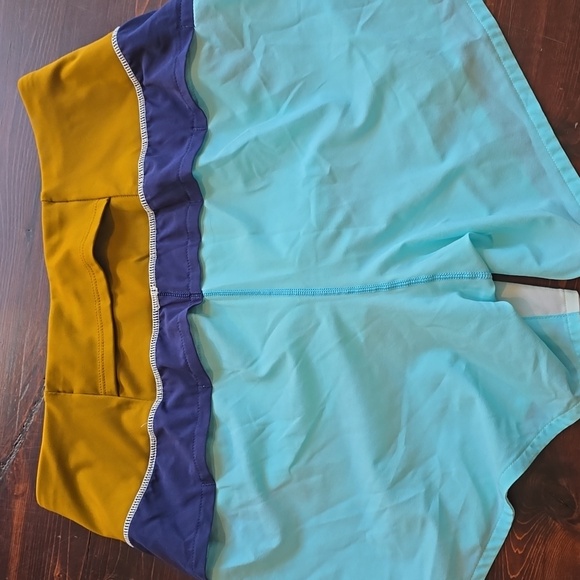 Brooks Women's Athletic Shorts in Mustard and Blue Tones Chaser 5" - Picture 3 of 3